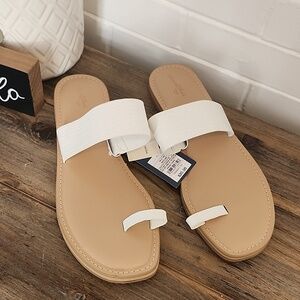 Universal Thread Sandals, 10